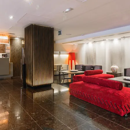 Hotel Grums & 4*